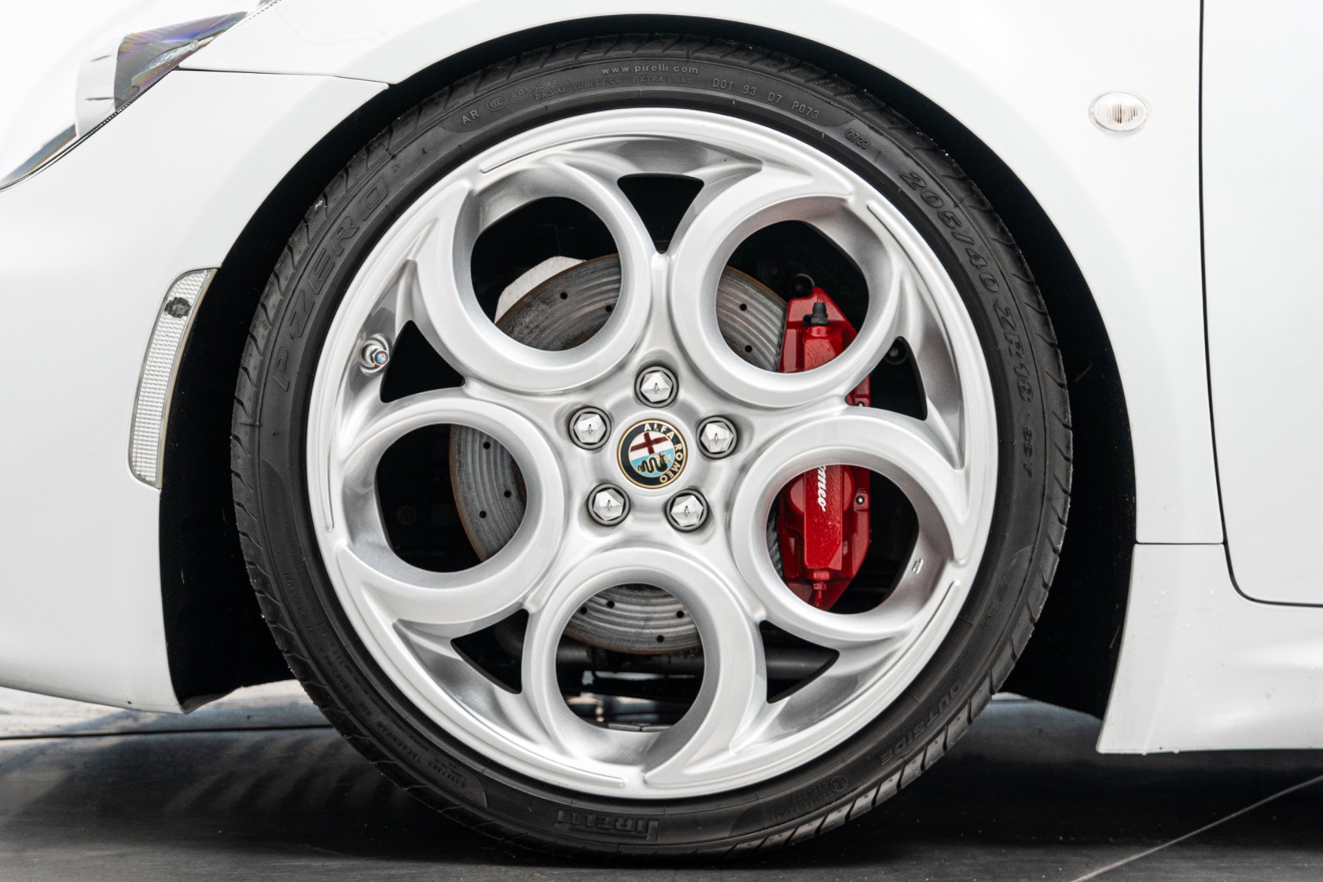 Used 2015 Alfa Romeo 4C Coupe w/ Leather Interior Group RWD image 10