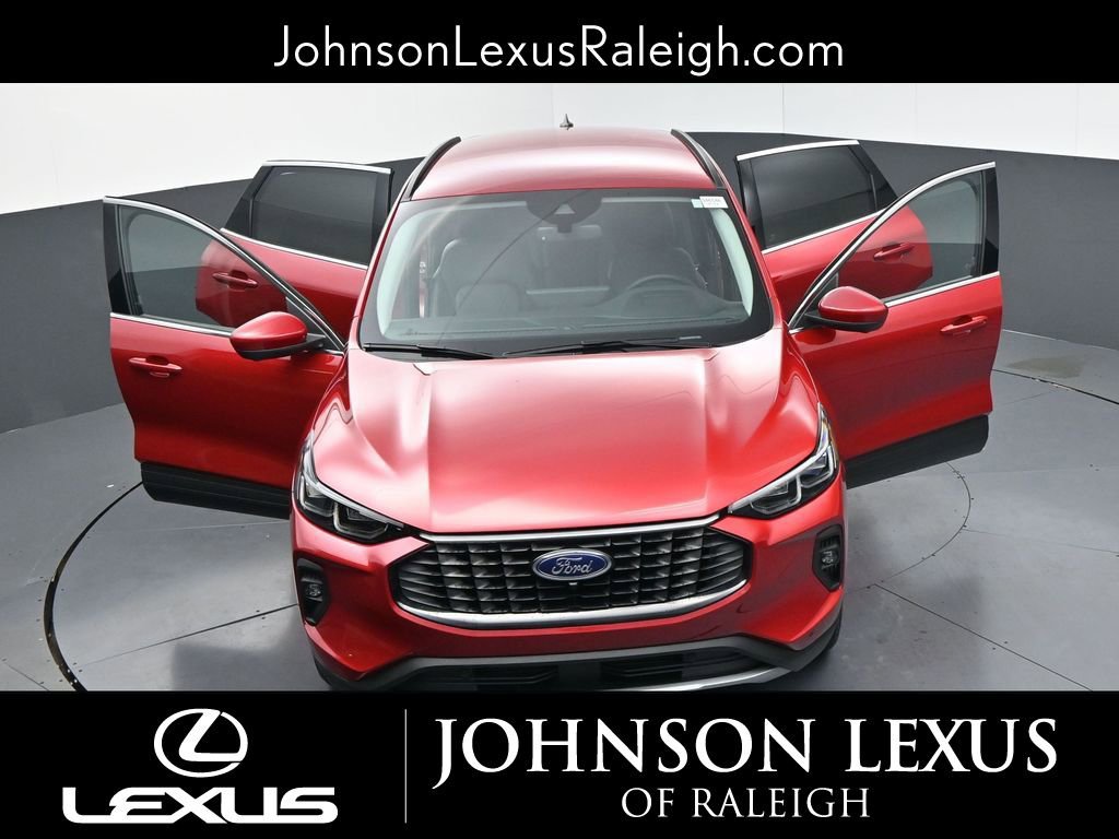 Used 2025 Ford Escape Platinum w/ Premium Technology Package image 29