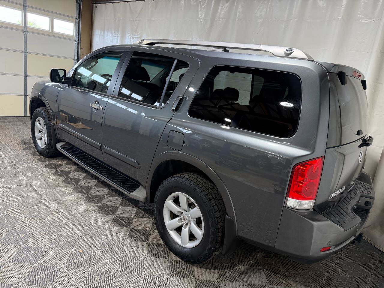 Used 2010 Nissan Armada SE AWD/4WD image 4