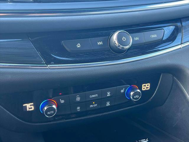 Used 2022 Buick Enclave Essence w/ Sport Touring Edition image 32