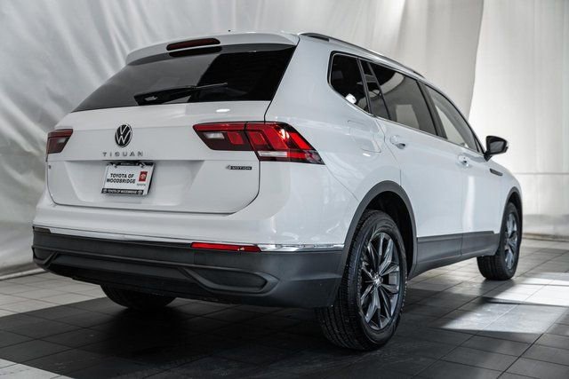 Used 2022 Volkswagen Tiguan SE w/ Panoramic Sunroof Package image 4