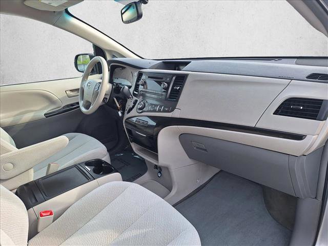 Used 2014 Toyota Sienna LE image 19