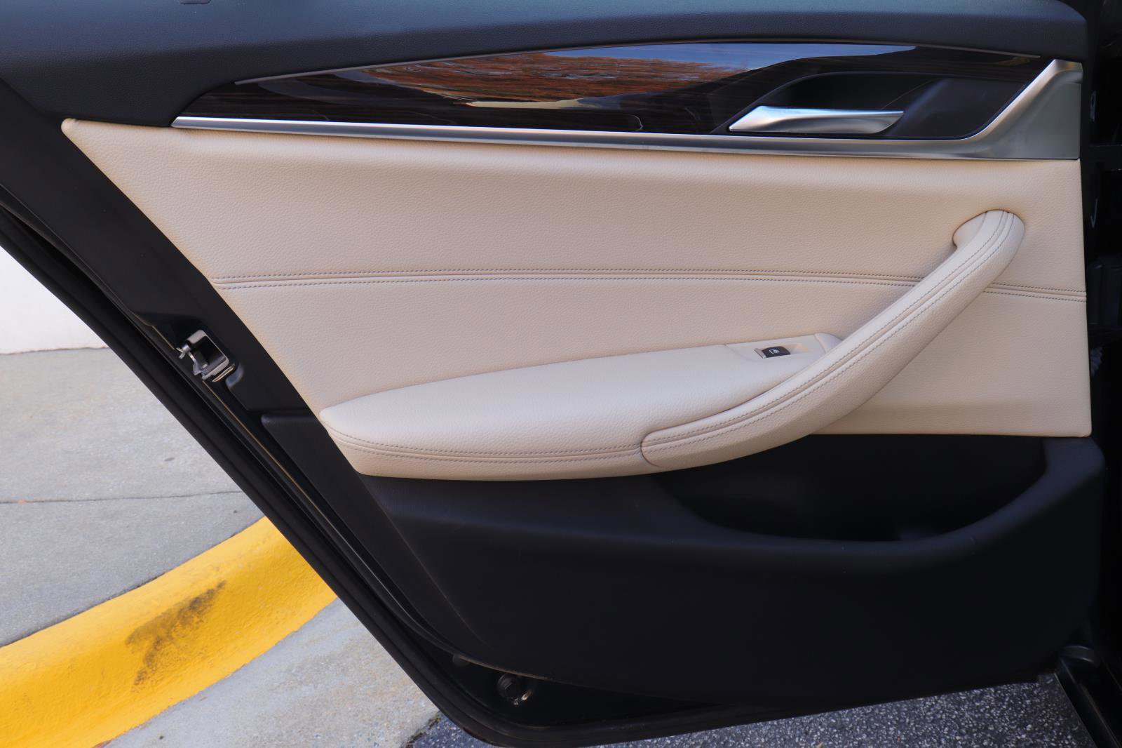 Used 2018 BMW 530i w/ Premium Package image 9