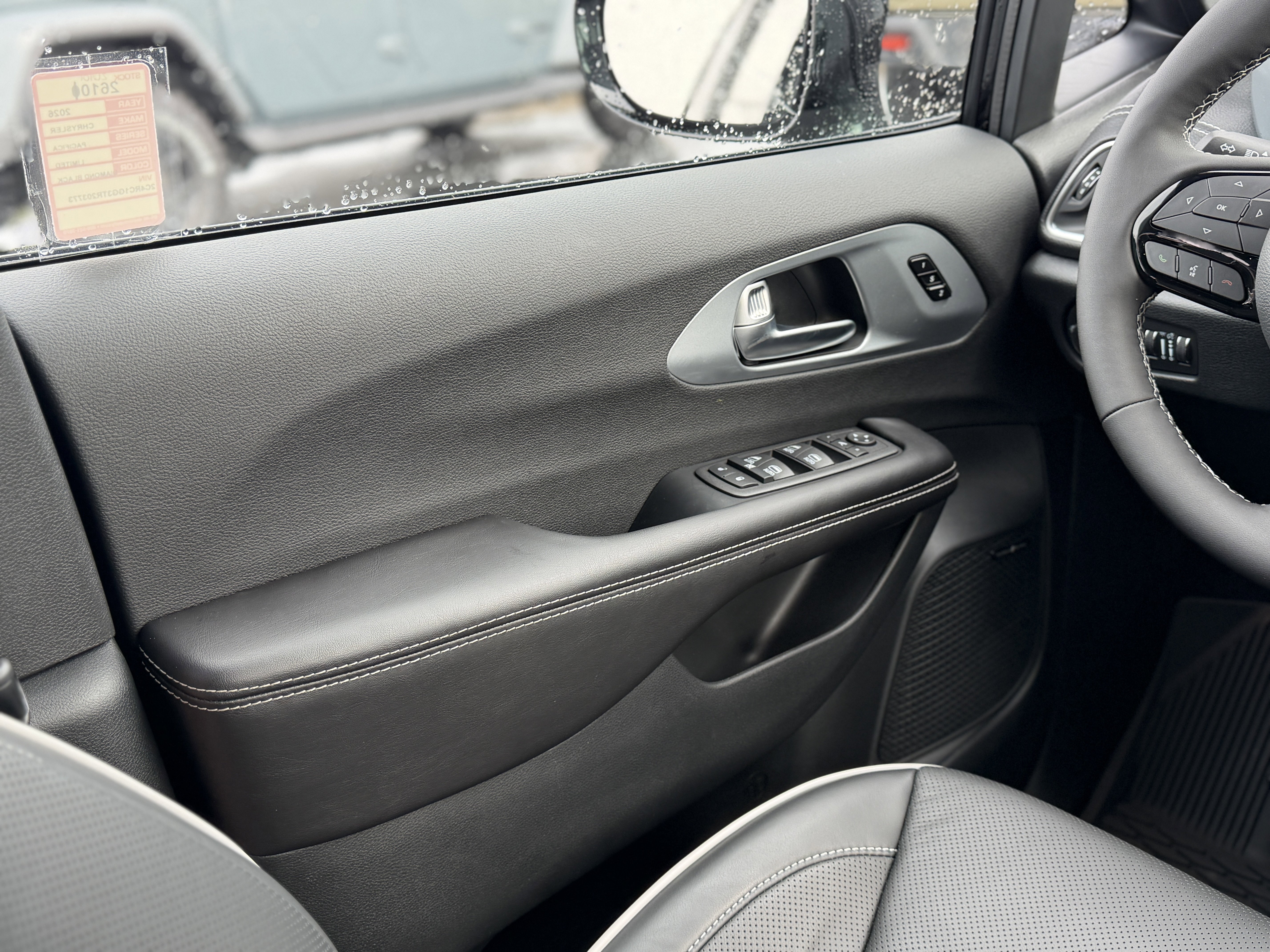 New 2026 Chrysler Pacifica Limited w/ Uconnect Theater Family Group image 18