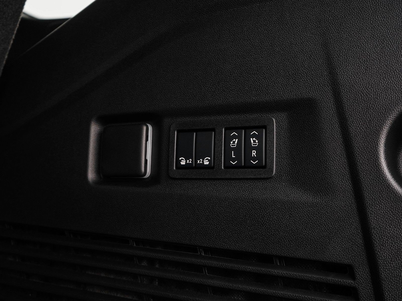 New 2027 GMC Yukon Denali w/ Sun & Power Step Package AWD/4WD image 9