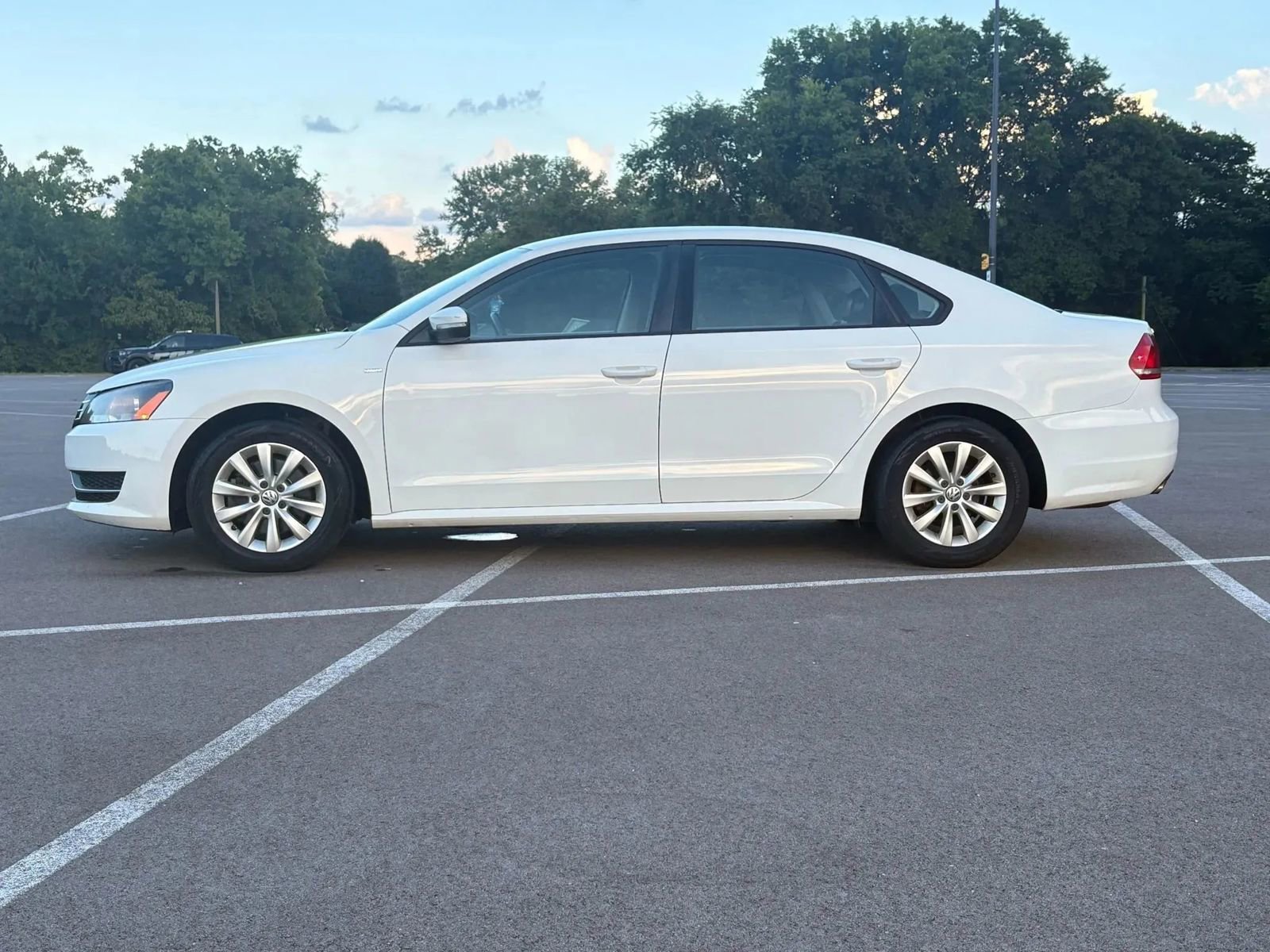 Used 2015 Volkswagen Passat 1.8T S image 2