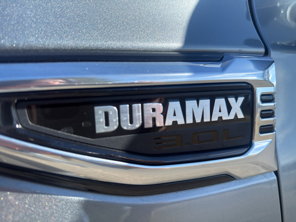 Used 2025 GMC Yukon XL Denali w/ Advanced Technology Package image 10