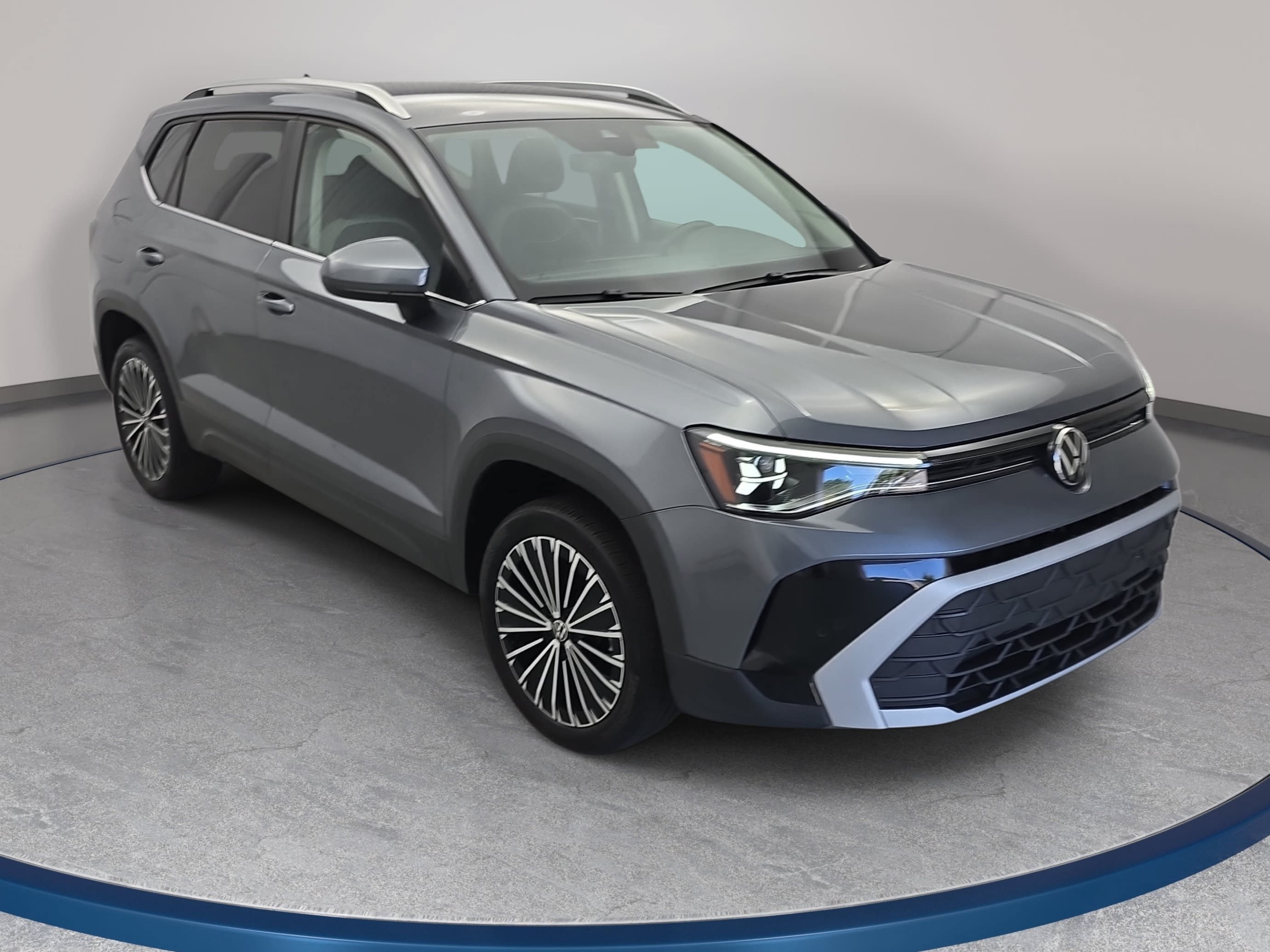 Certified 2025 Volkswagen Taos SE FWD image 3