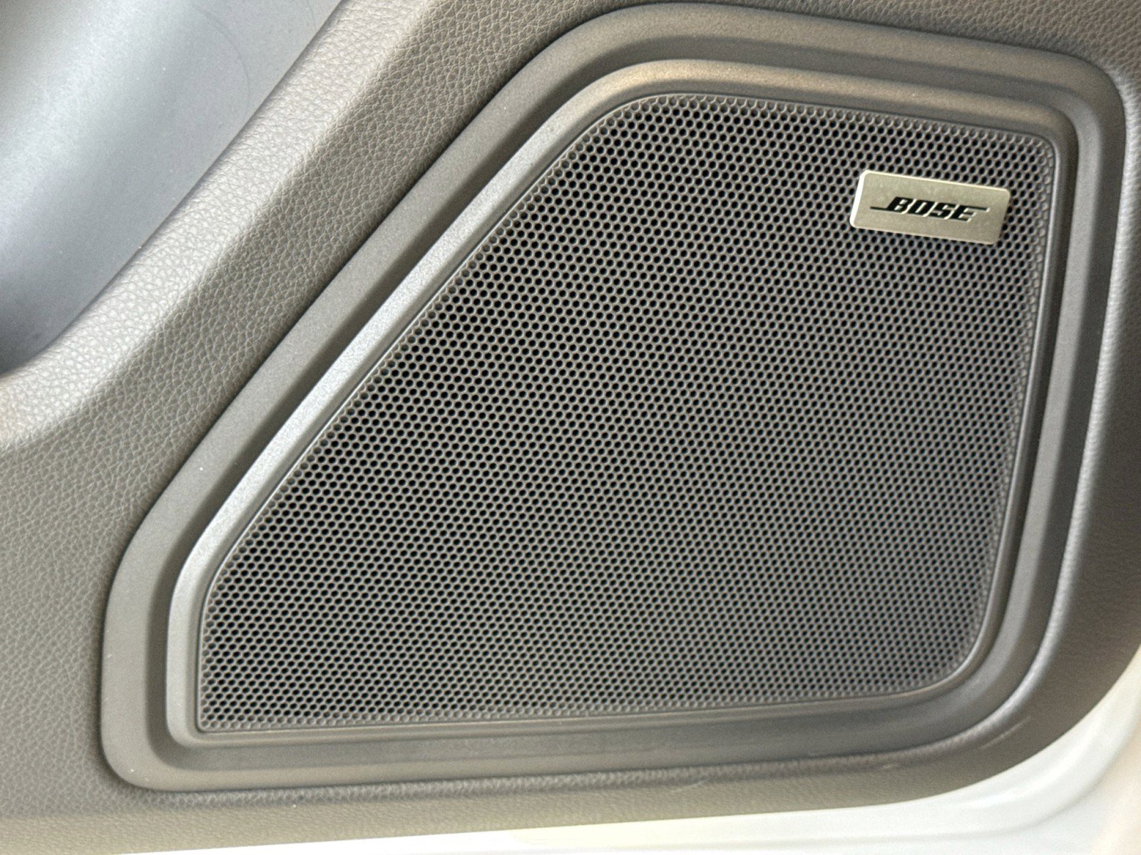 Used 2025 Porsche Macan image 12