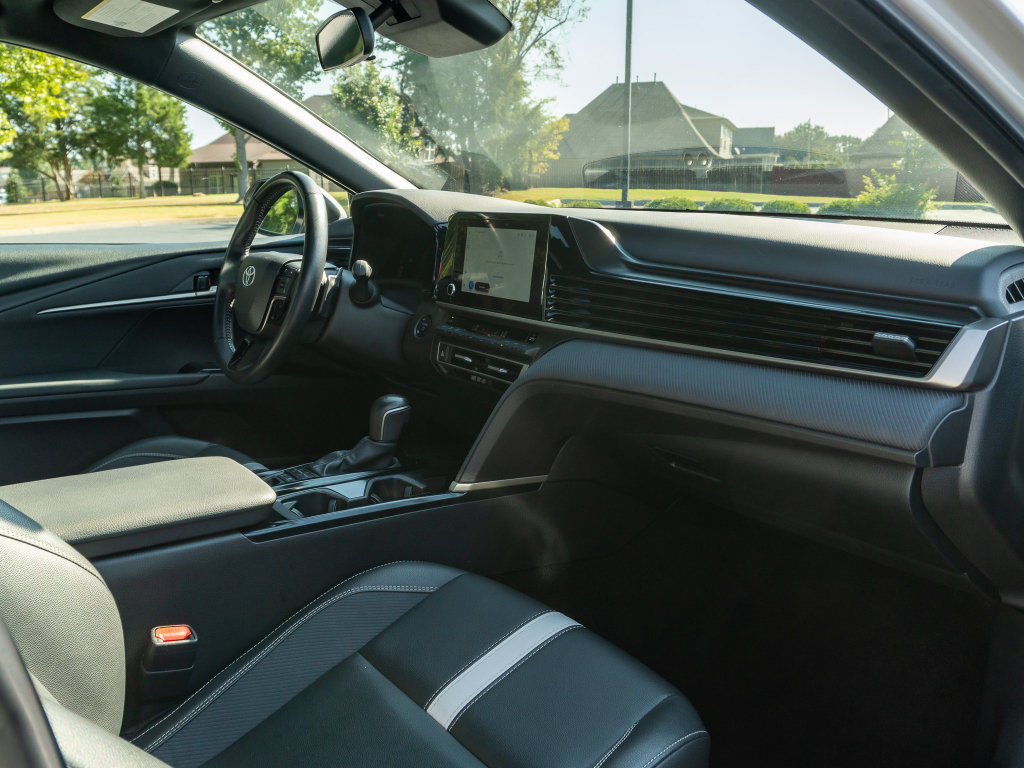 Used 2025 Toyota Camry SE FWD image 18