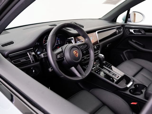 Certified 2026 Porsche Macan AWD/4WD image 39