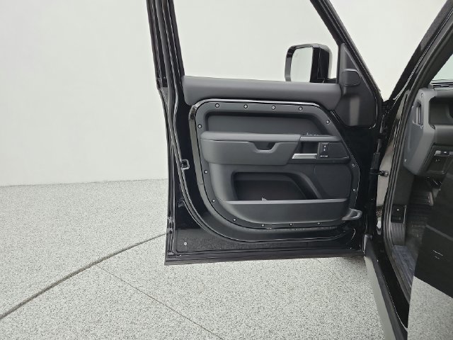 New 2026 Land Rover Defender 110 X-Dynamic SE AWD/4WD image 35