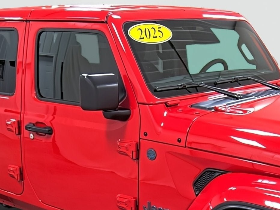 Used 2025 Jeep Wrangler Unlimited Sahara w/ Safety Group AWD/4WD image 15