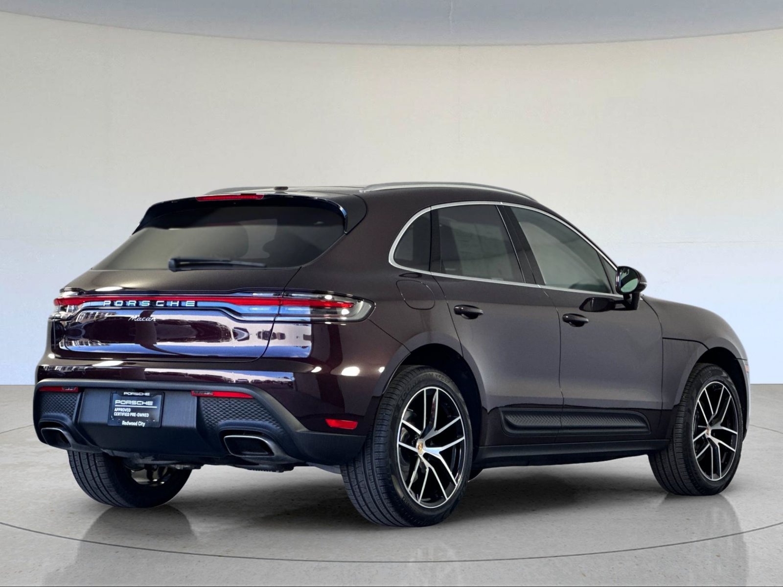 Certified 2026 Porsche Macan AWD/4WD image 8
