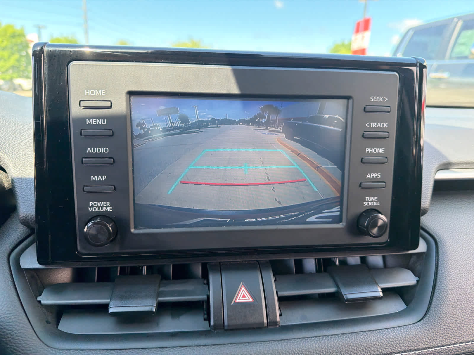 Used 2019 Toyota RAV4 LE FWD image 13