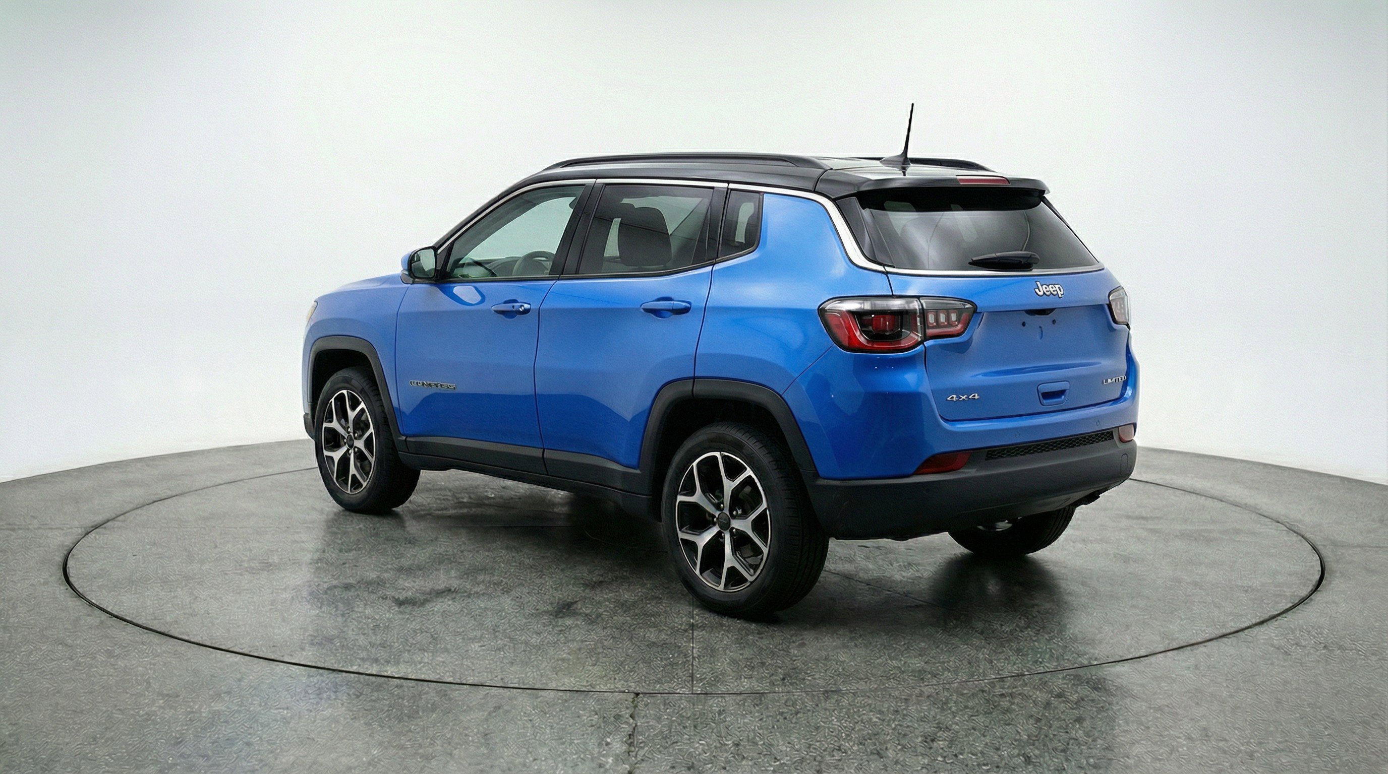 Used 2025 Jeep Compass Limited image 6