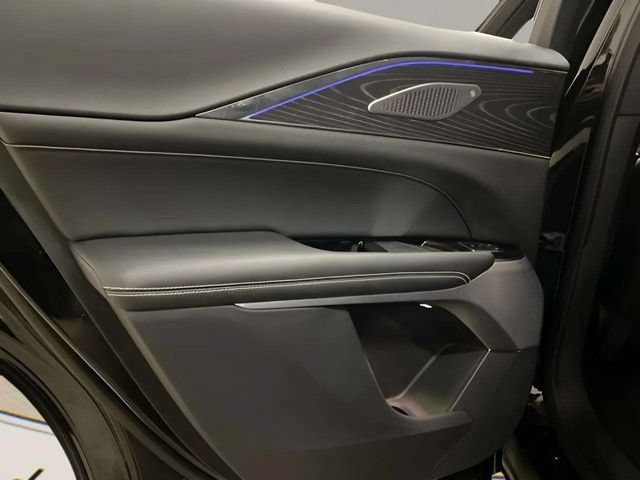 Used 2024 Cadillac Lyriq Luxury RWD image 47