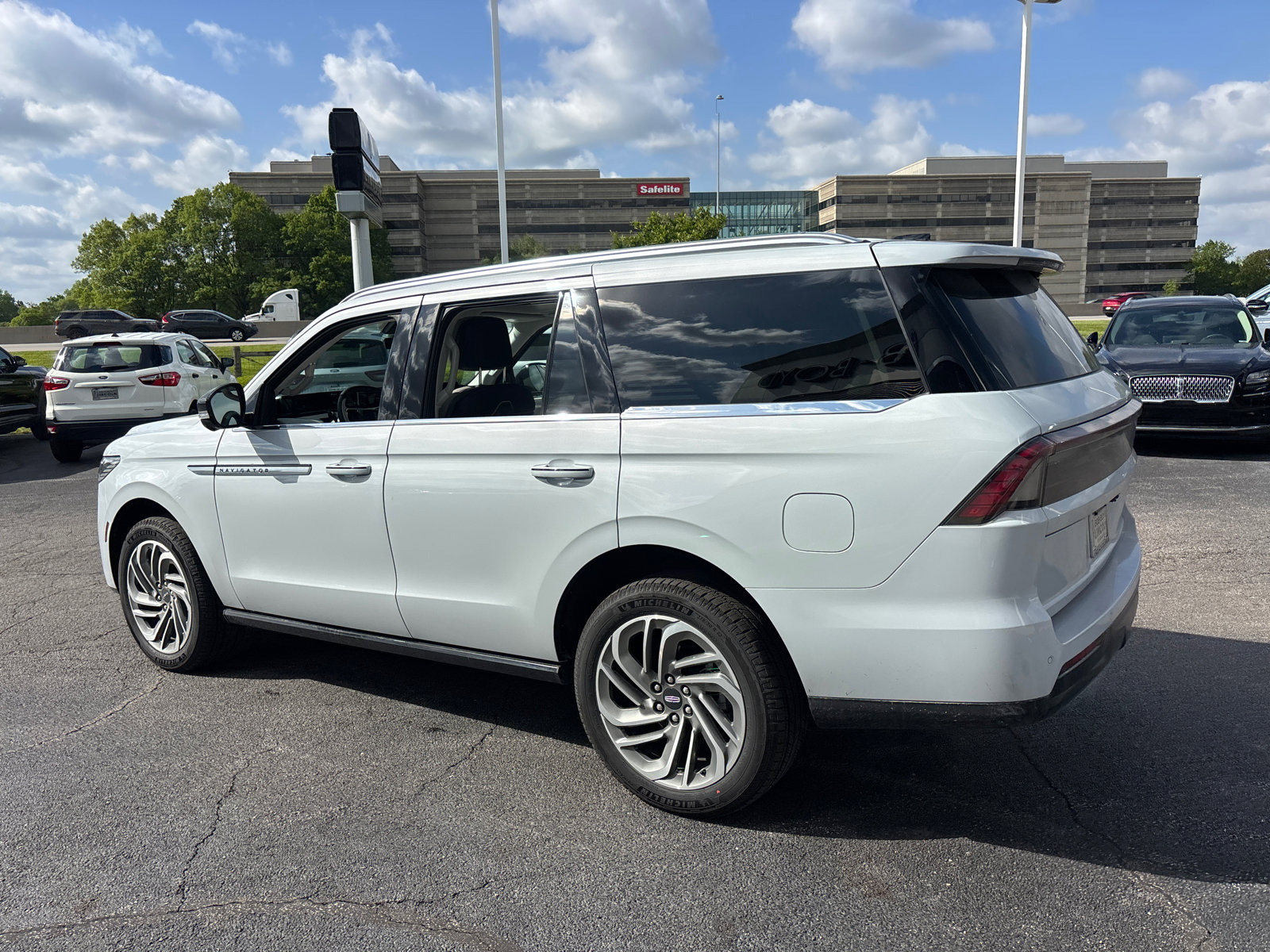 New 2026 Lincoln Navigator Reserve AWD/4WD image 5