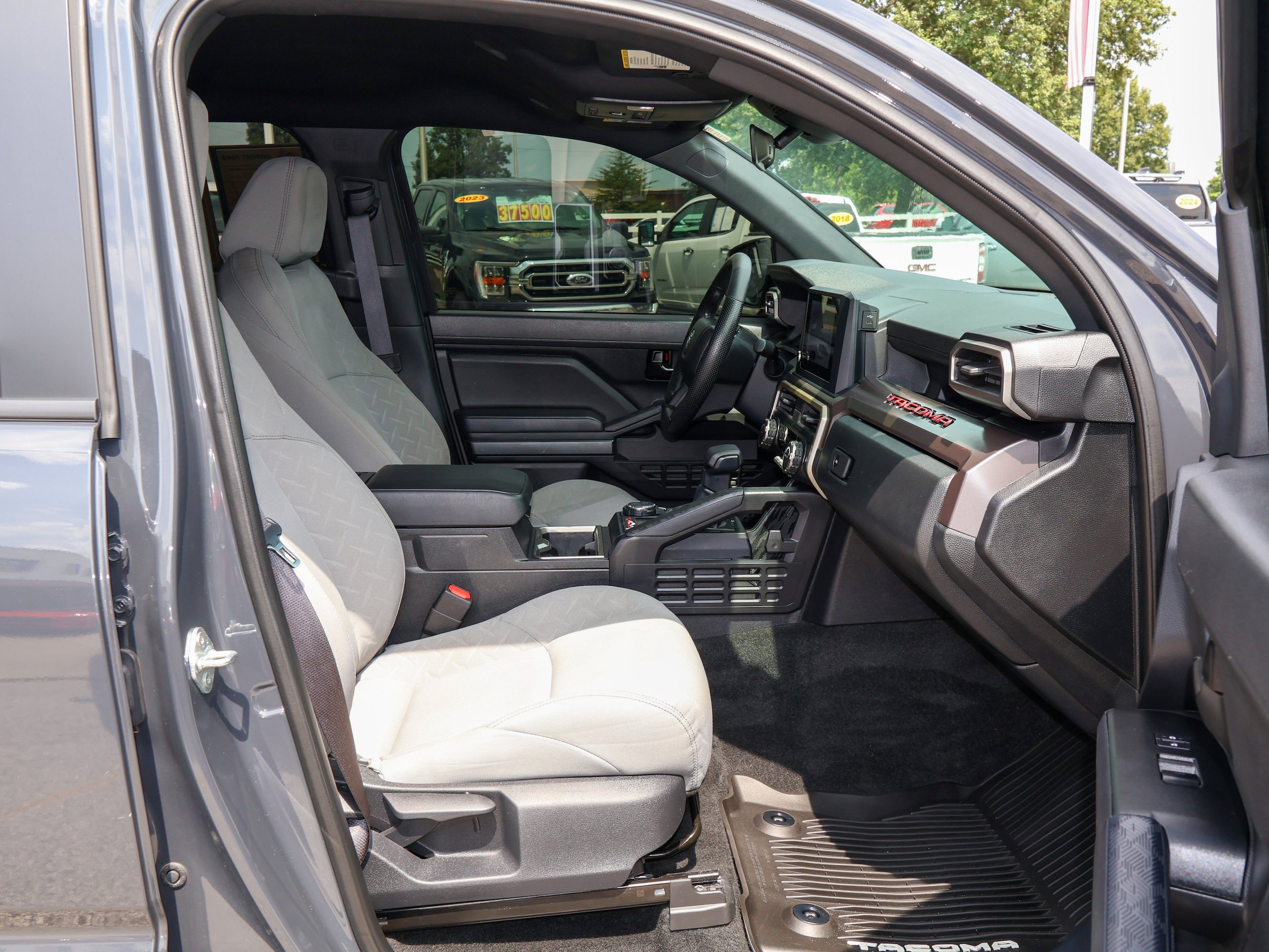 Used 2024 Toyota Tacoma SR5 AWD/4WD image 26