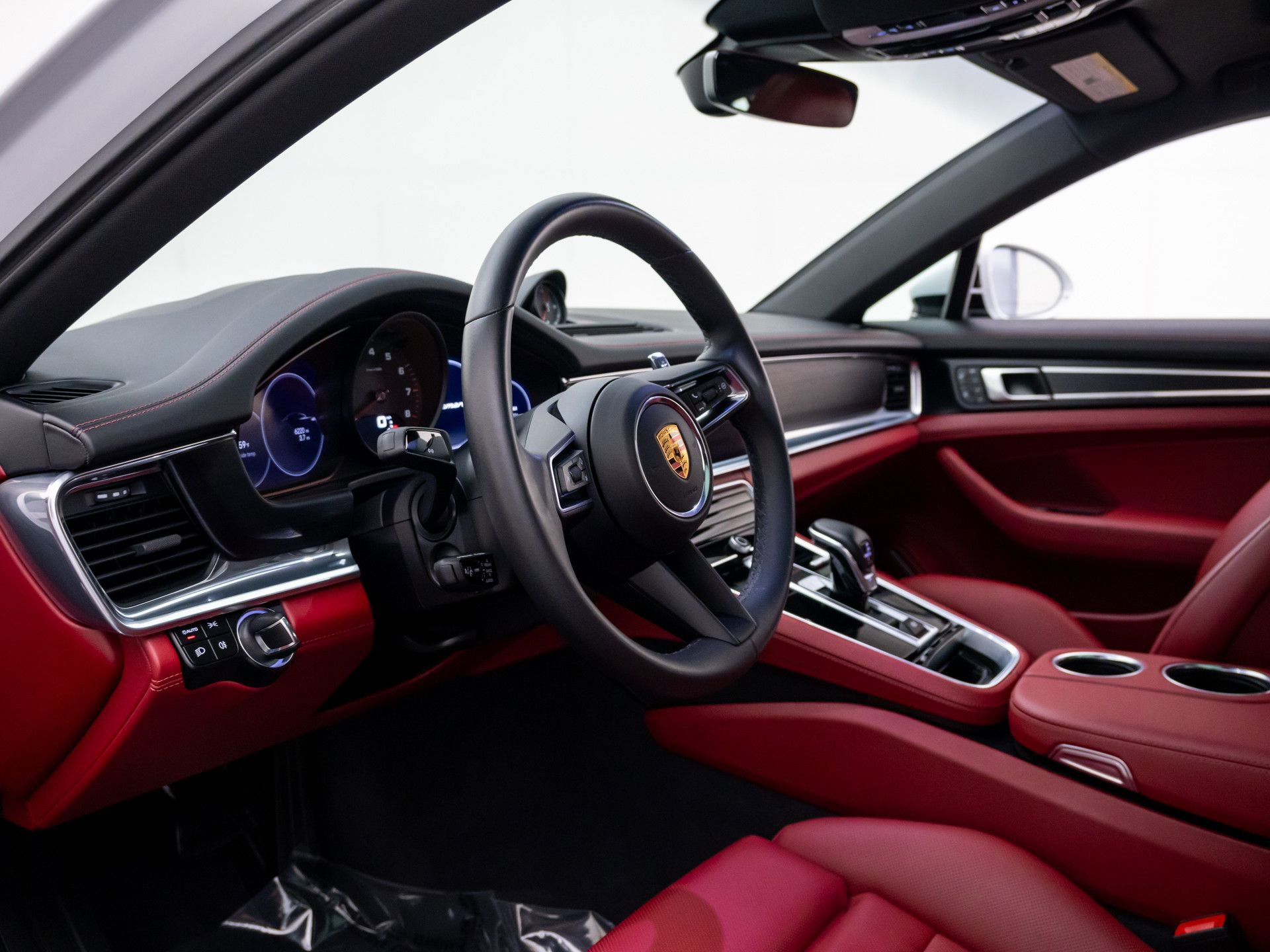 Certified 2023 Porsche Panamera 4 Platinum Edition AWD/4WD image 4