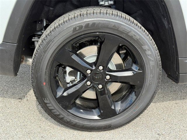 New 2025 Jeep Grand Cherokee L Altitude image 14