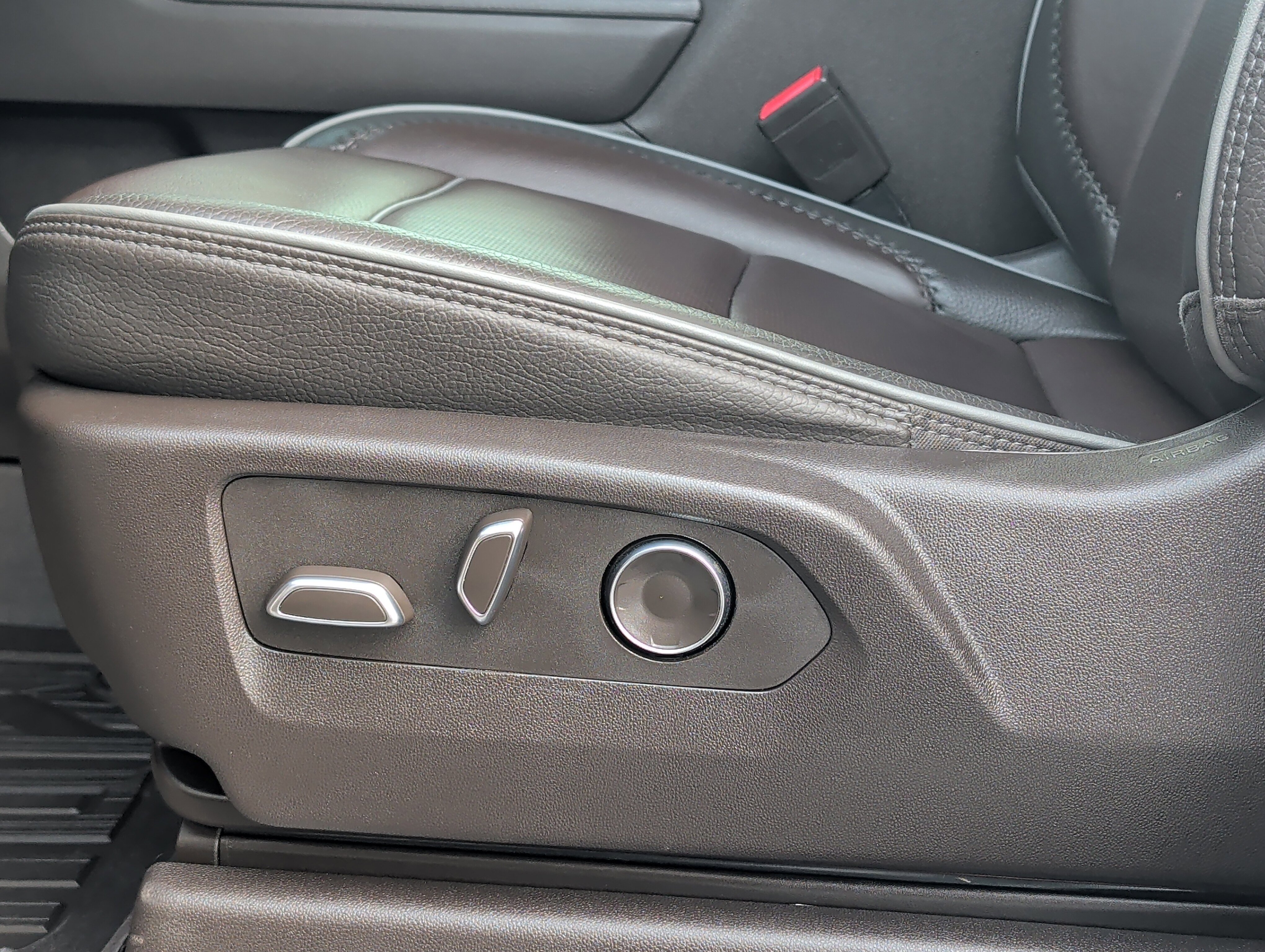 Used 2024 GMC Sierra 1500 Denali RWD image 10