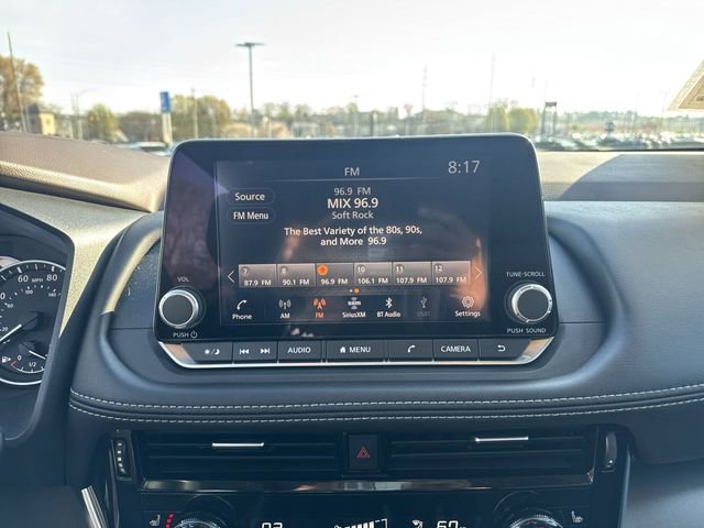 Used 2022 Nissan Rogue SV w/ SV Premium Package image 16