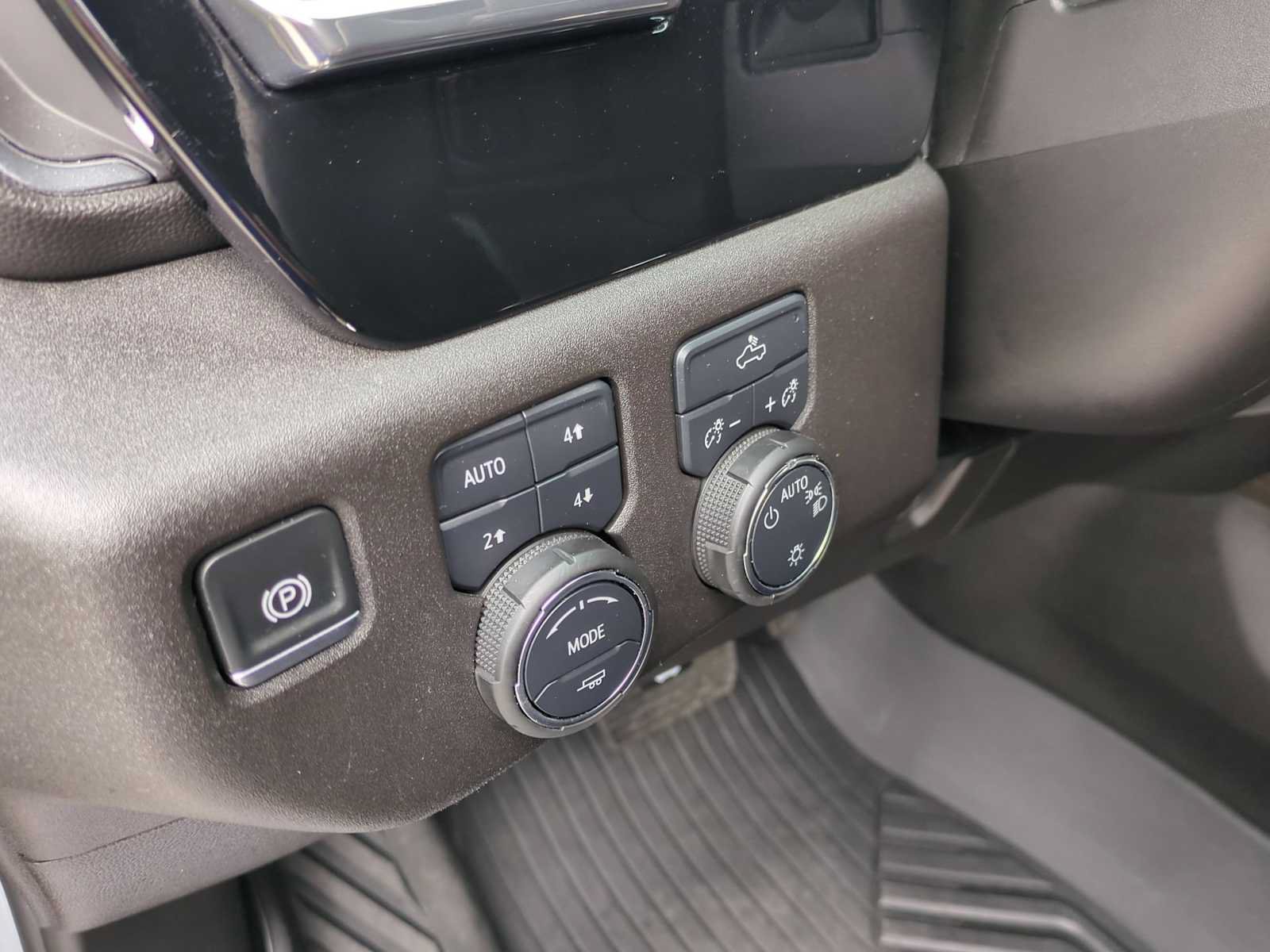 Used 2024 Chevrolet Silverado 1500 LT AWD/4WD image 35