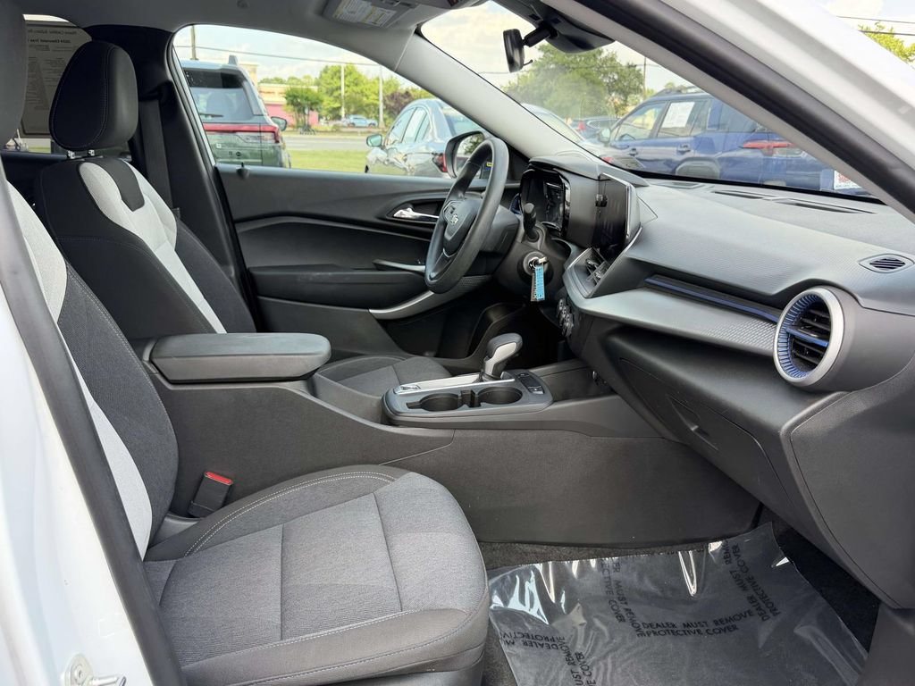 Used 2024 Chevrolet Trax LS FWD image 10