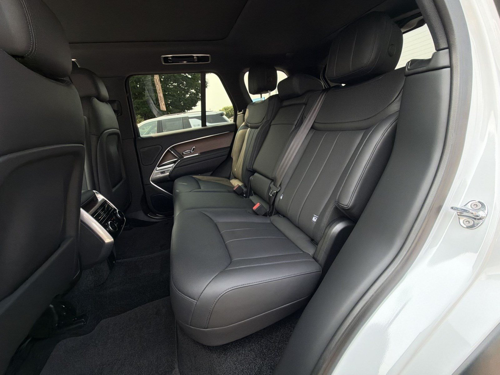 Used 2025 Land Rover Range Rover SE AWD/4WD image 23