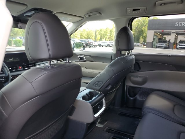 New 2027 Kia Carnival EX FWD image 17