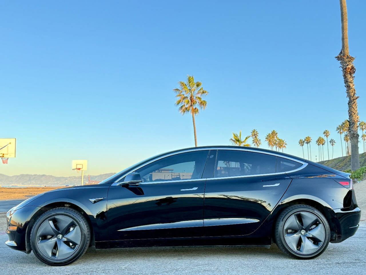 Used 2018 Tesla Model 3 Long Range RWD image 2
