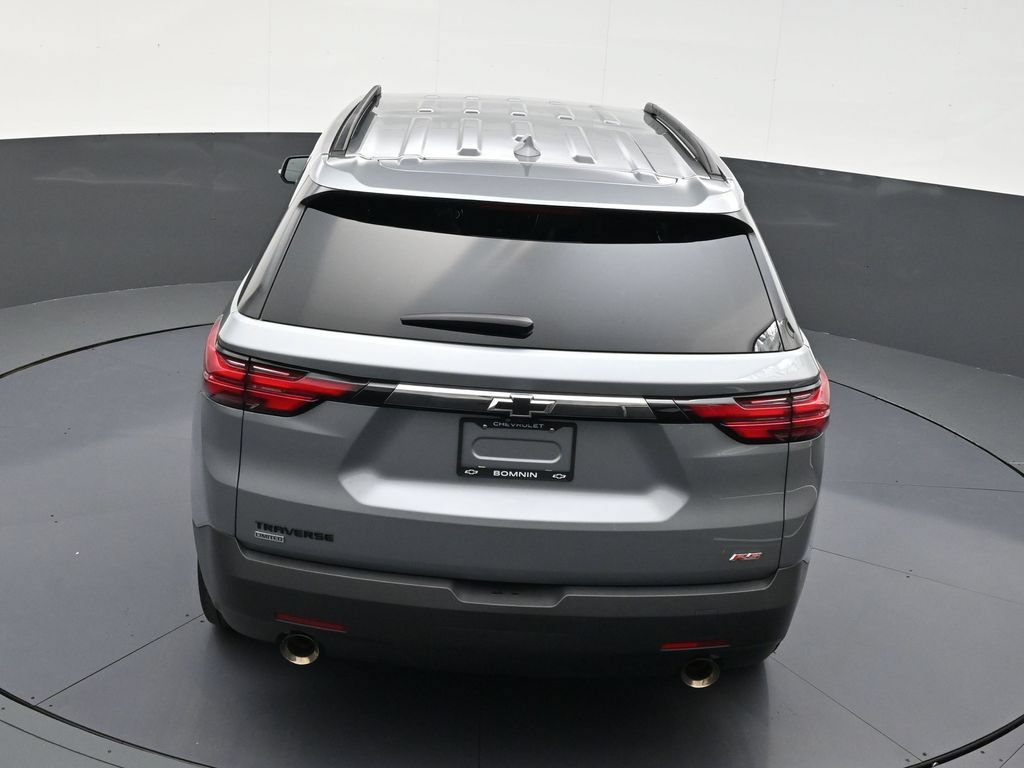 Used 2023 Chevrolet Traverse RS FWD image 12