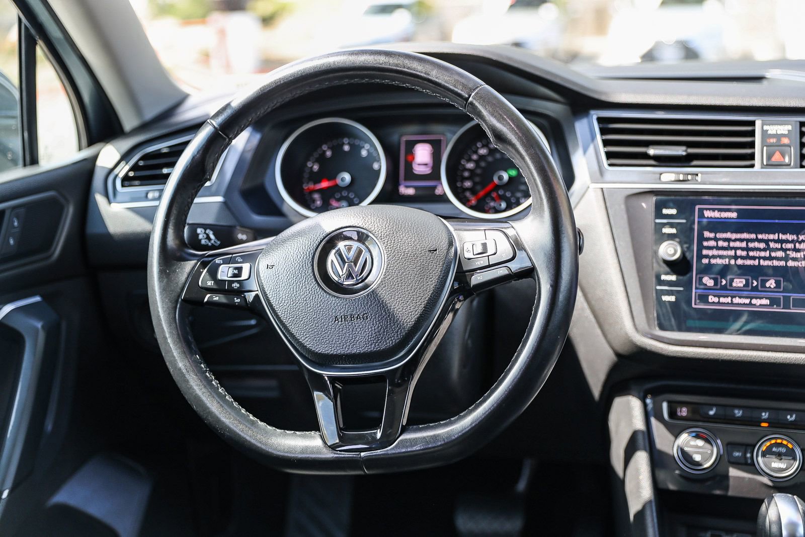 Used 2019 Volkswagen Tiguan SE w/ Panoramic Sunroof Package FWD image 15