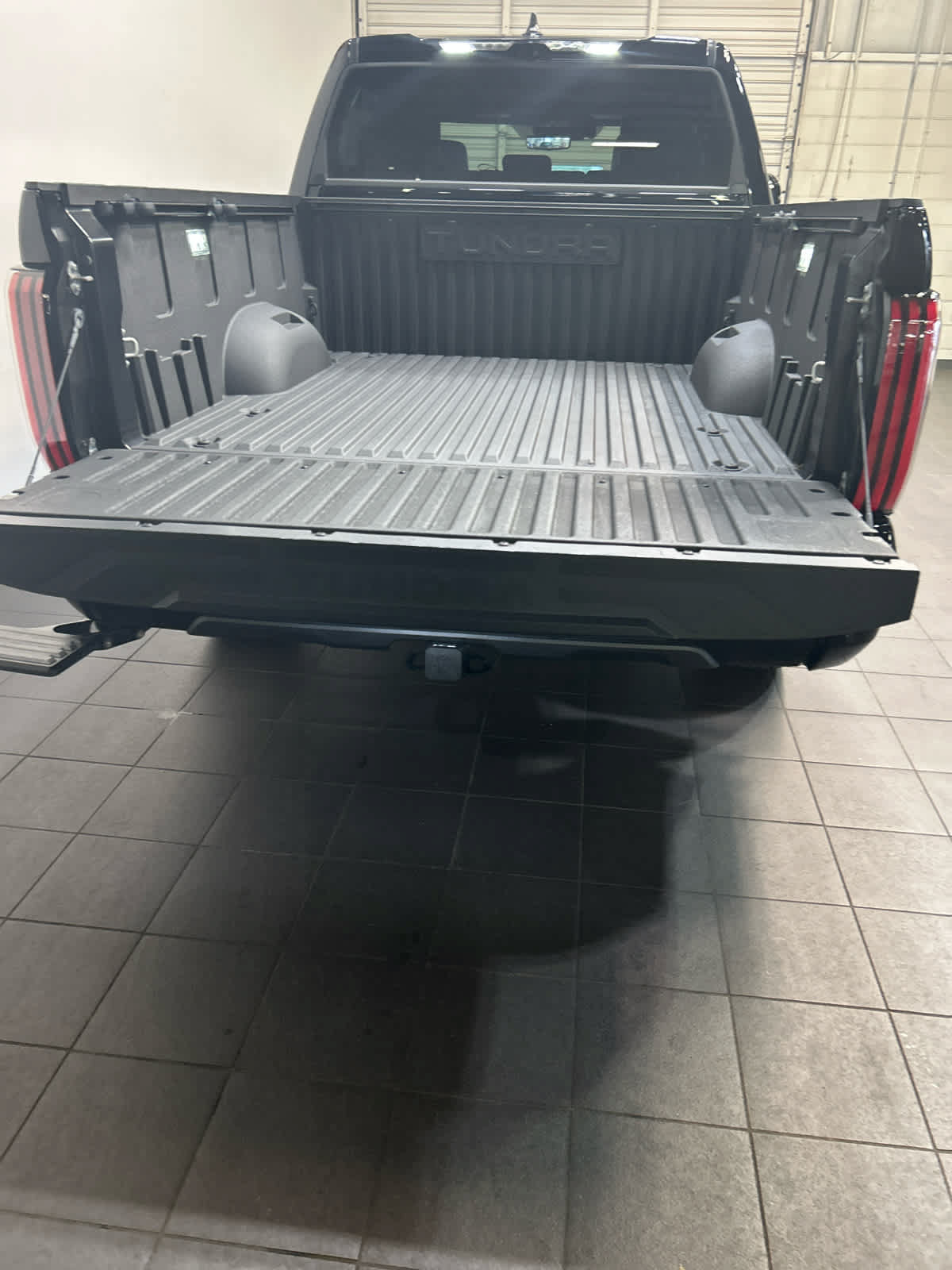 Used 2024 Toyota Tundra Platinum AWD/4WD image 11