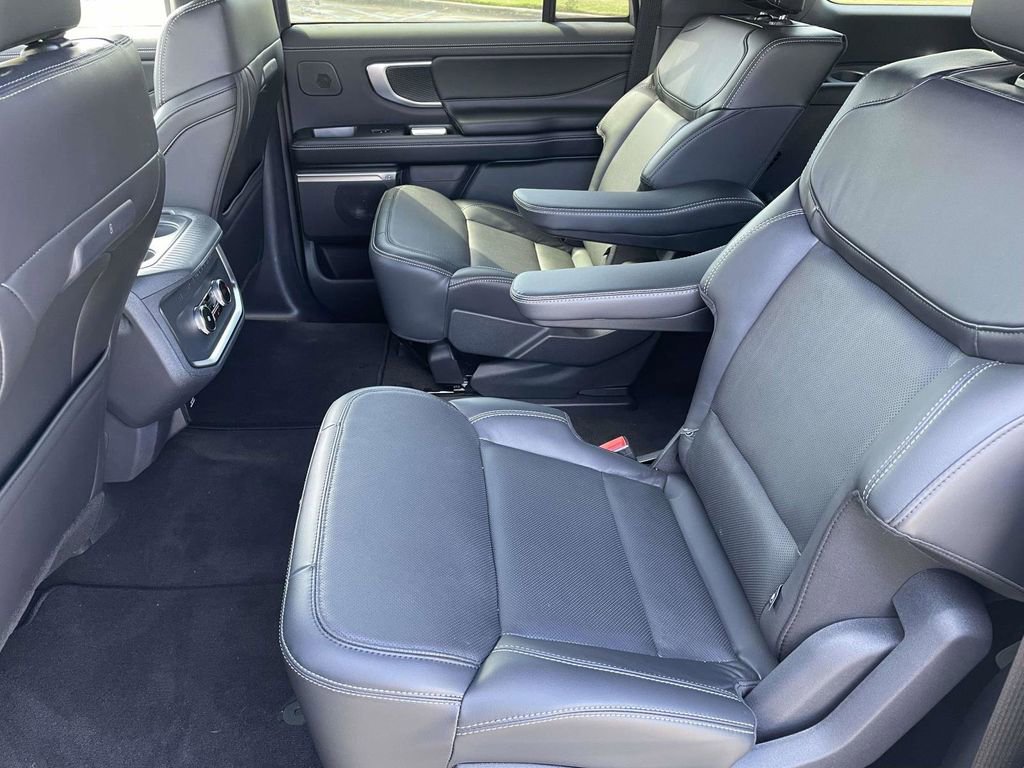 New 2025 Ford Expedition Max Platinum w/ Stealth Performance Package AWD/4WD image 12