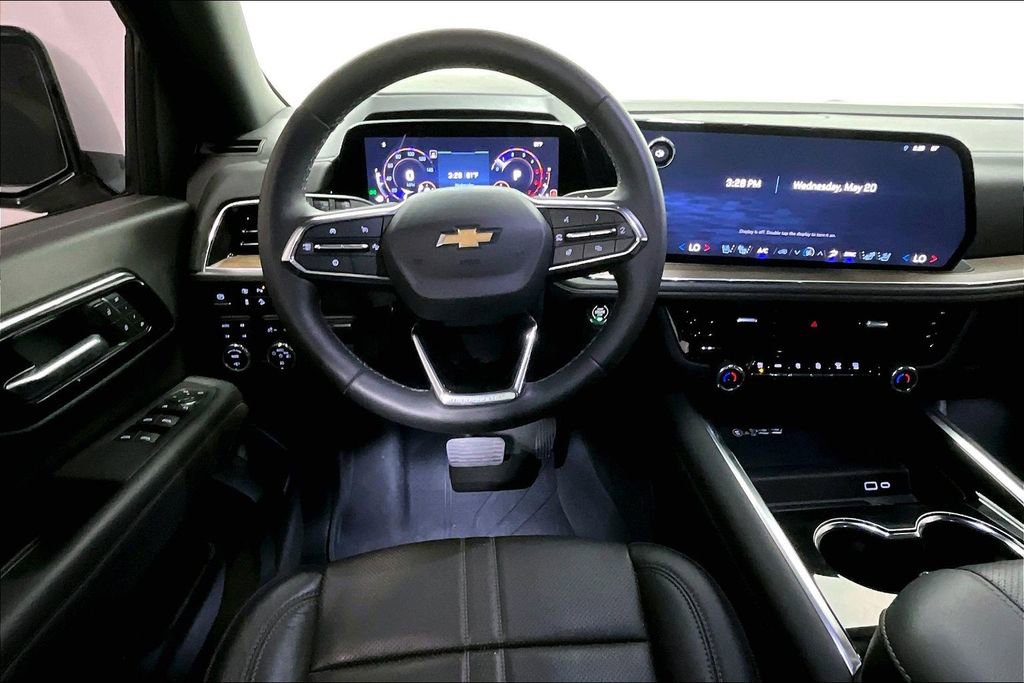 Used 2025 Chevrolet Suburban High Country AWD/4WD image 6