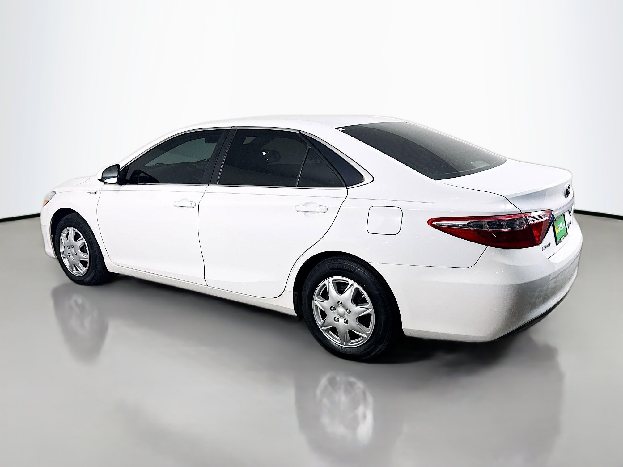 Used 2016 Toyota Camry LE image 7