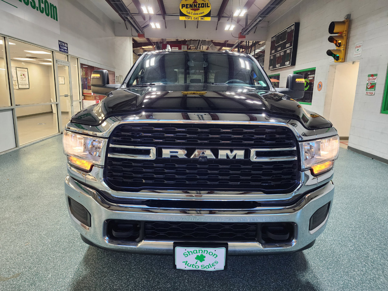 Used 2024 RAM 3500 Tradesman w/ Towing Technology Group image 3