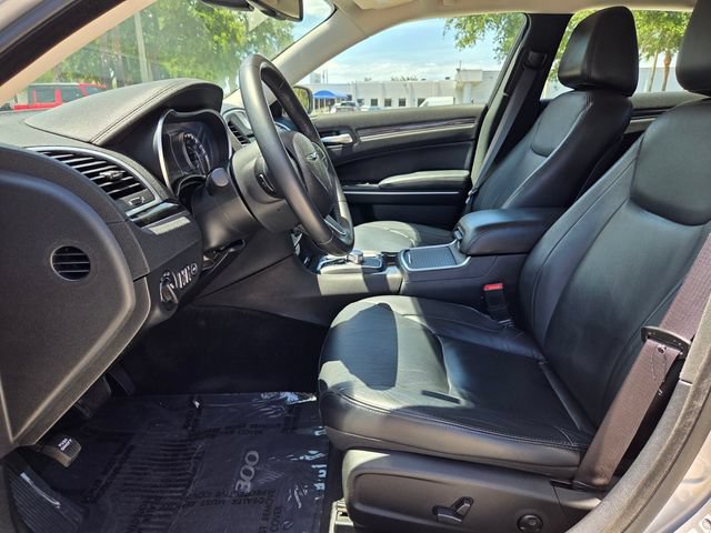 Used 2015 Chrysler 300 Limited RWD image 11