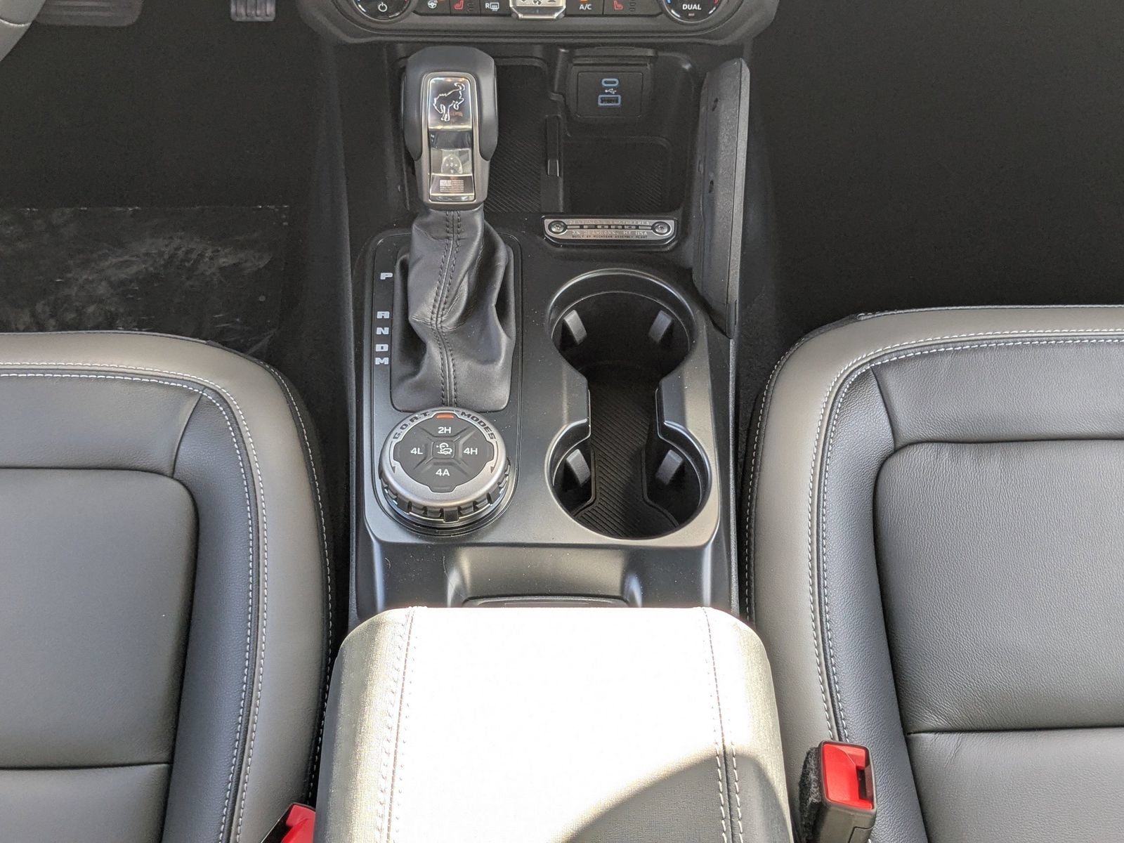 New 2025 Ford Bronco Outer Banks w/ Sasquatch Package AWD/4WD image 19