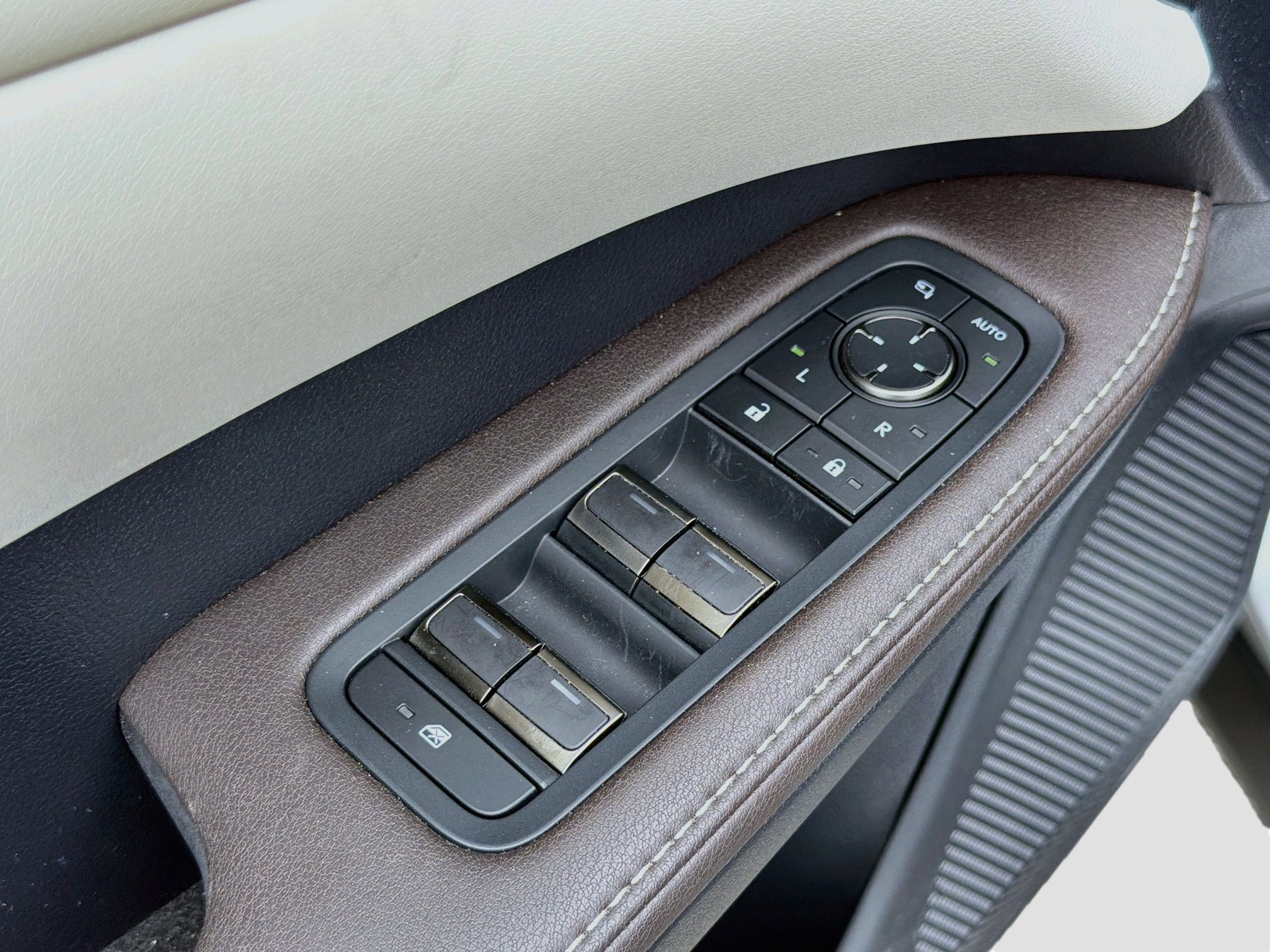 Used 2024 Lexus RX 350 Premium w/ Accessory Package (Z1) FWD image 23