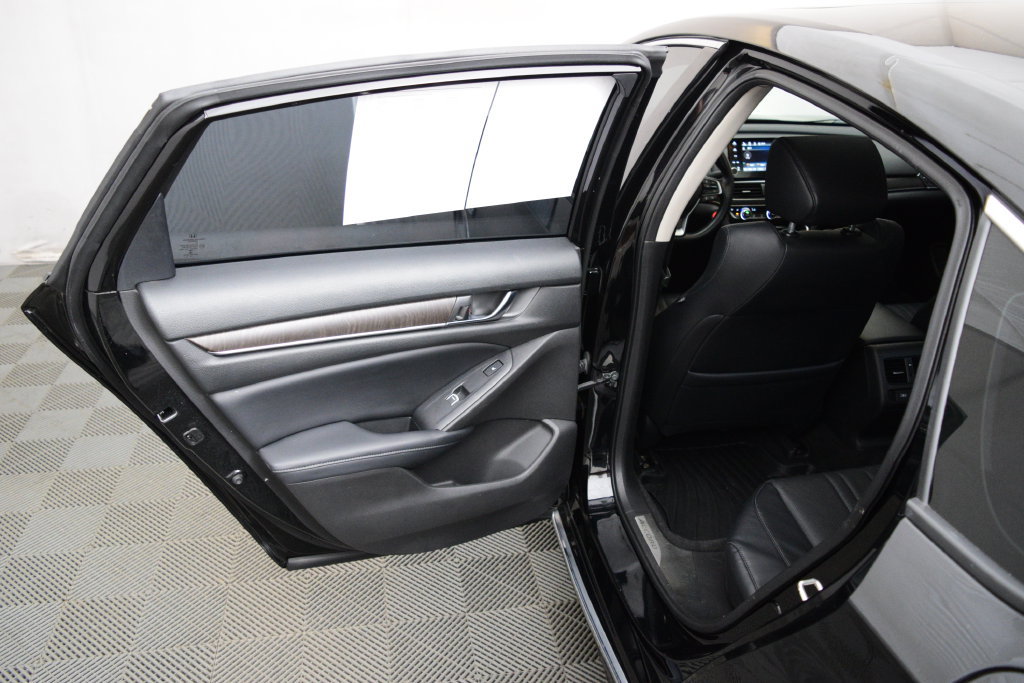 Used 2018 Honda Accord Touring image 11