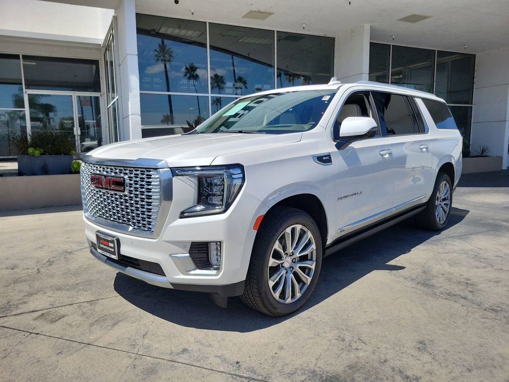 Used 2021 GMC Yukon XL Denali w/ Denali Premium Package image 2