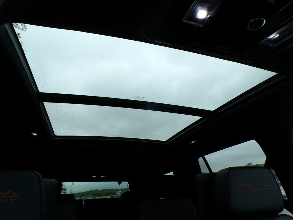 New 2026 Chevrolet Tahoe High Country AWD/4WD image 16