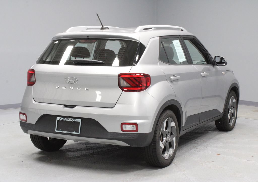 Used 2023 Hyundai Venue SEL FWD image 10