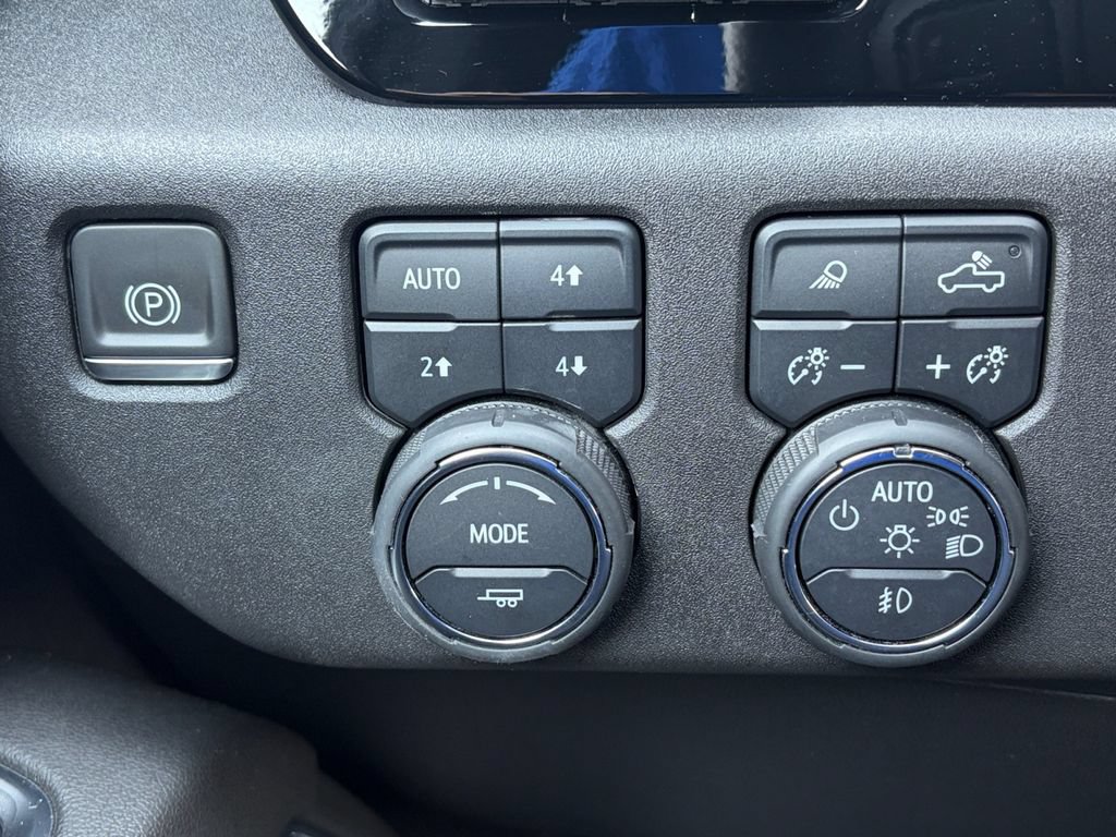 Used 2024 Chevrolet Silverado 3500 High Country w/ High Country Premium Package AWD/4WD image 24