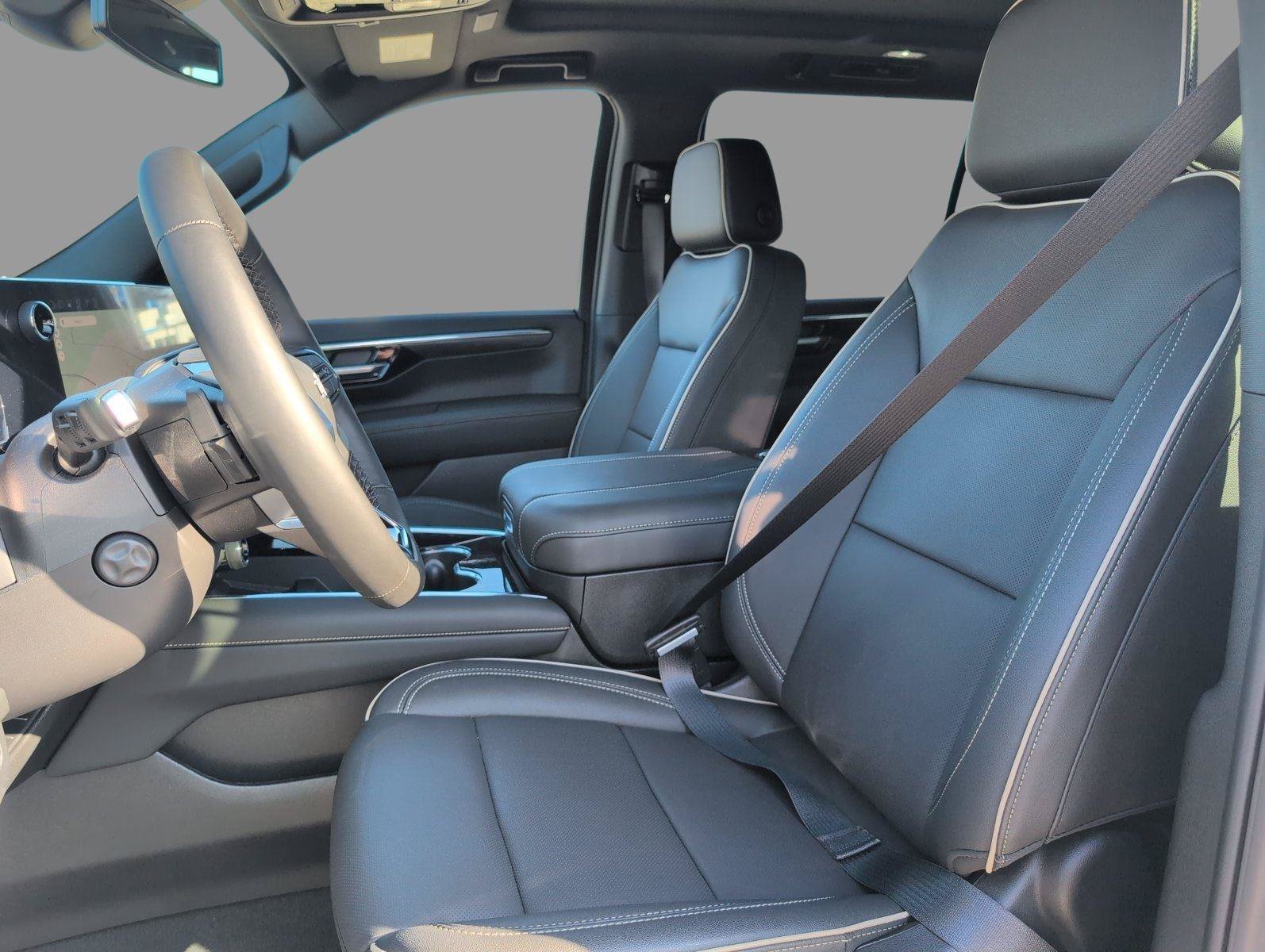 New 2026 Chevrolet Suburban Premier w/ Sun And Tow Package AWD/4WD image 14