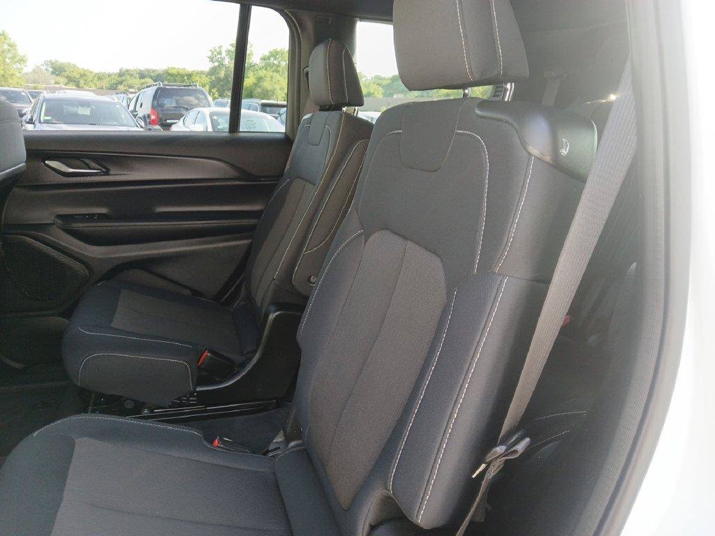 Used 2024 Jeep Grand Cherokee L Laredo AWD/4WD image 23