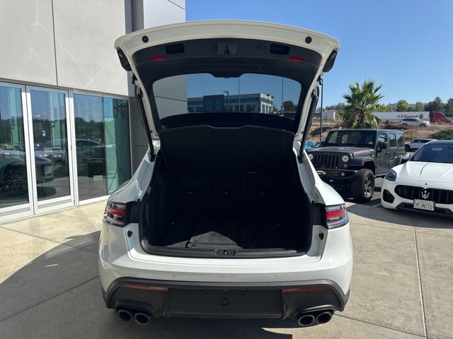 Used 2022 Porsche Macan image 10